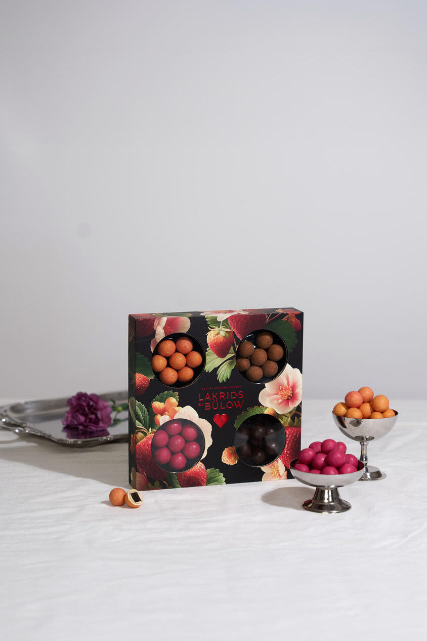 Small Selection Box Love 2026